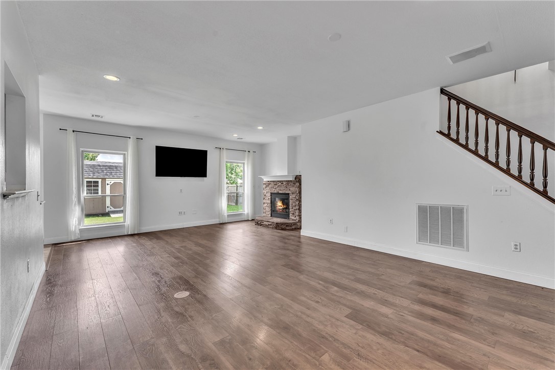 Bentonville, Arkansas, 72713, United States, 5 Bedrooms Bedrooms, ,3 BathroomsBathrooms,Residential,For Sale,1882390