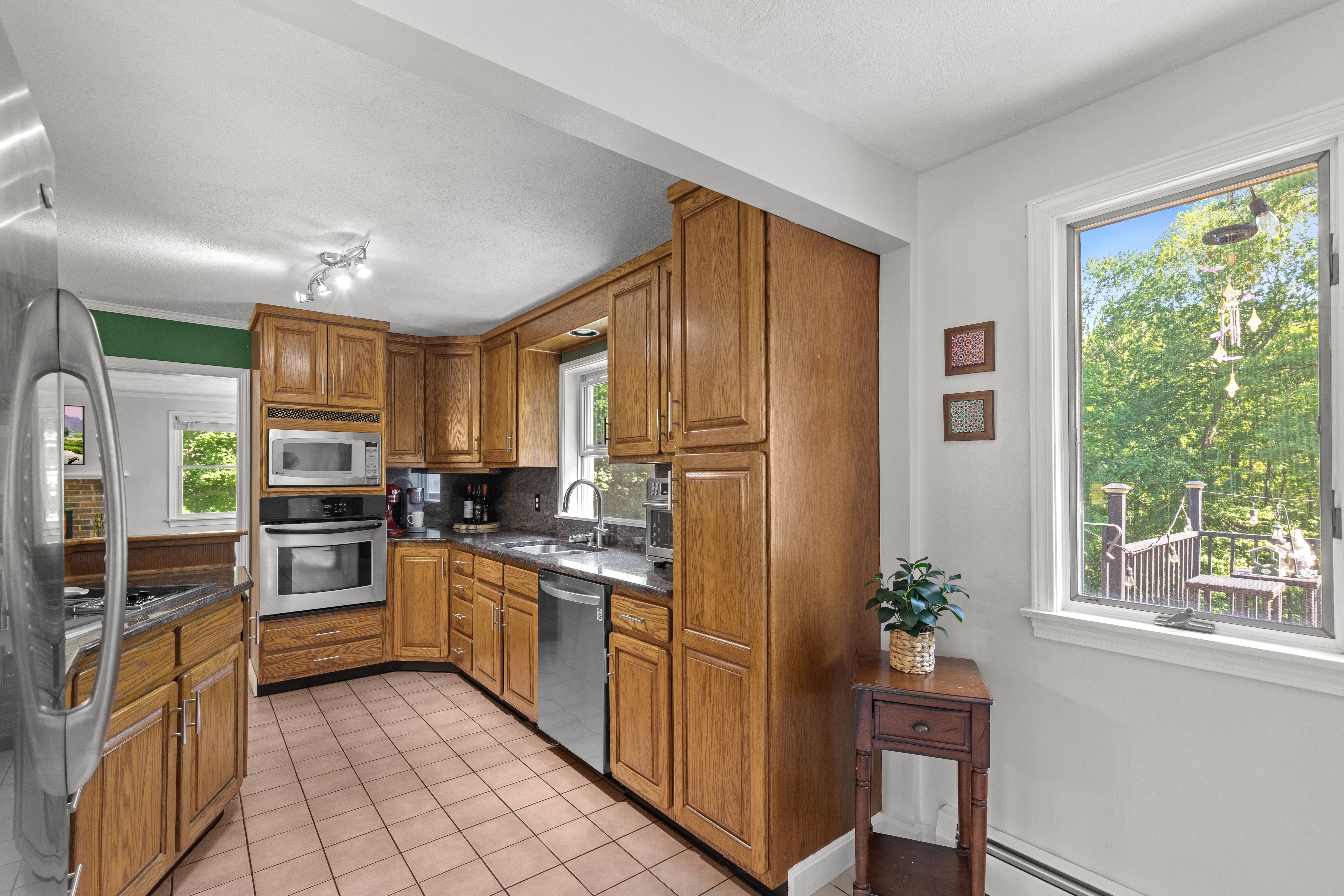  65 May Street, Attleboro, MA, 02703 - 物件實景