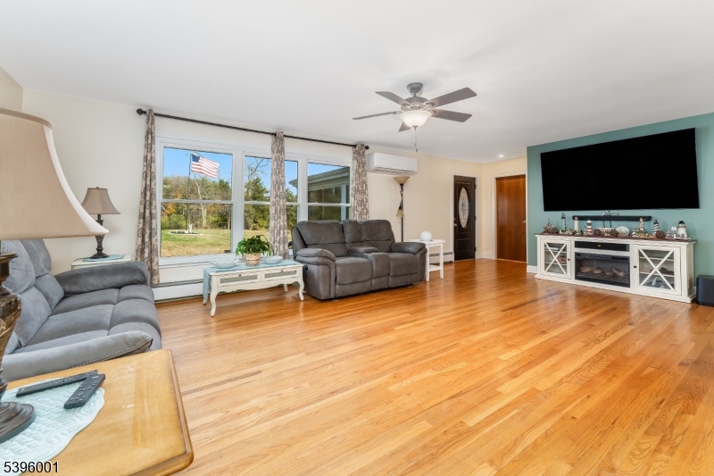 Readington Twp., New Jersey, 08833, United States, 3 Bedrooms Bedrooms, ,3 BathroomsBathrooms,Residential,For Sale,1989255