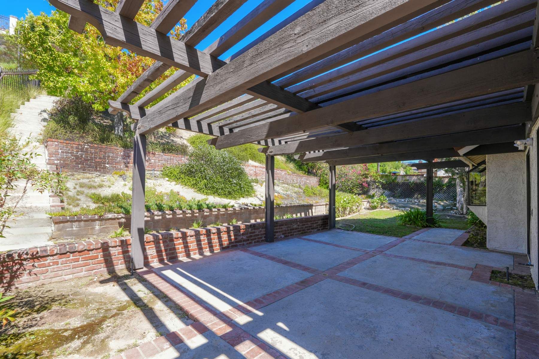  2440 Flintridge Drive - 物件實景