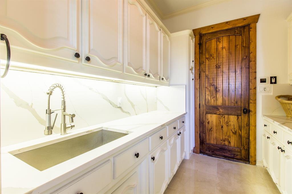 Italy, Texas, 76651, United States, 8 Bedrooms Bedrooms, ,6 BathroomsBathrooms,Residential,For Sale,1975477