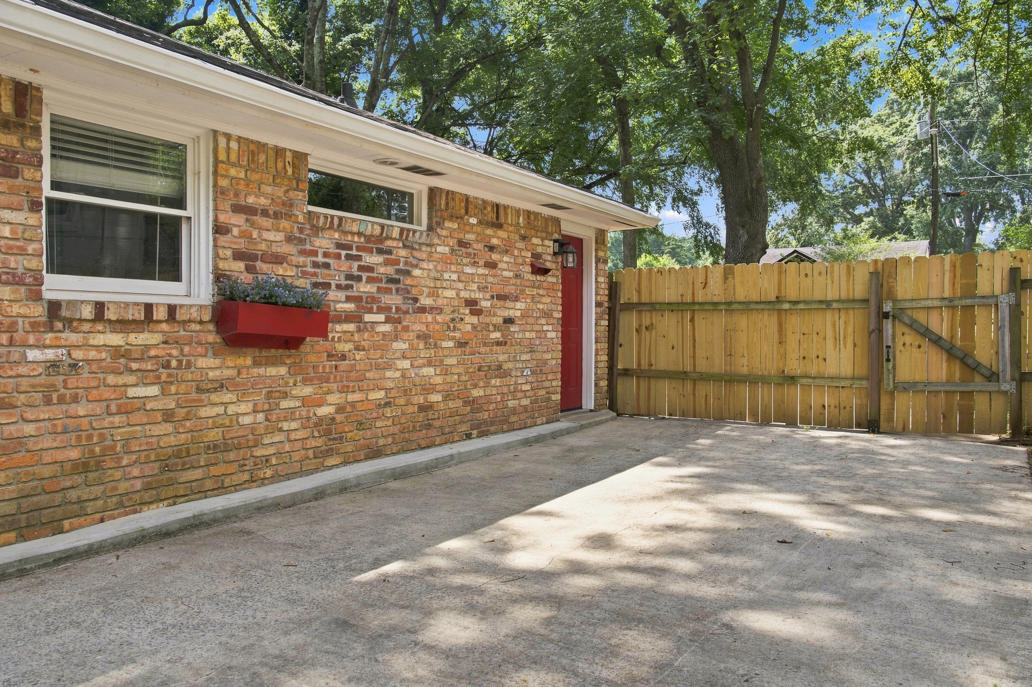  Brick Ranch in the Heart of Kirkwood - 物件實景