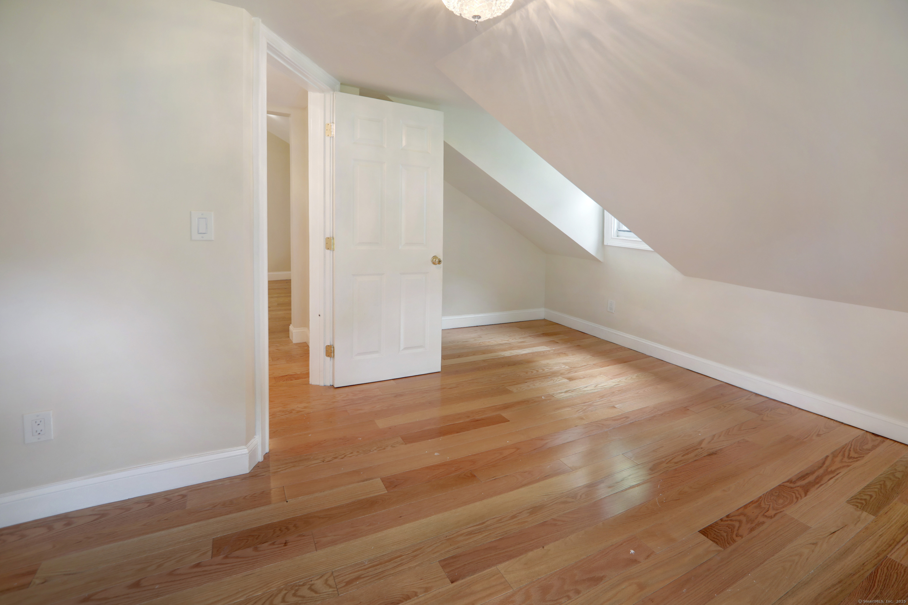 Hamden, Connecticut, 06518, United States, 9 Bedrooms Bedrooms, ,3 BathroomsBathrooms,Residential,For Sale,1940176