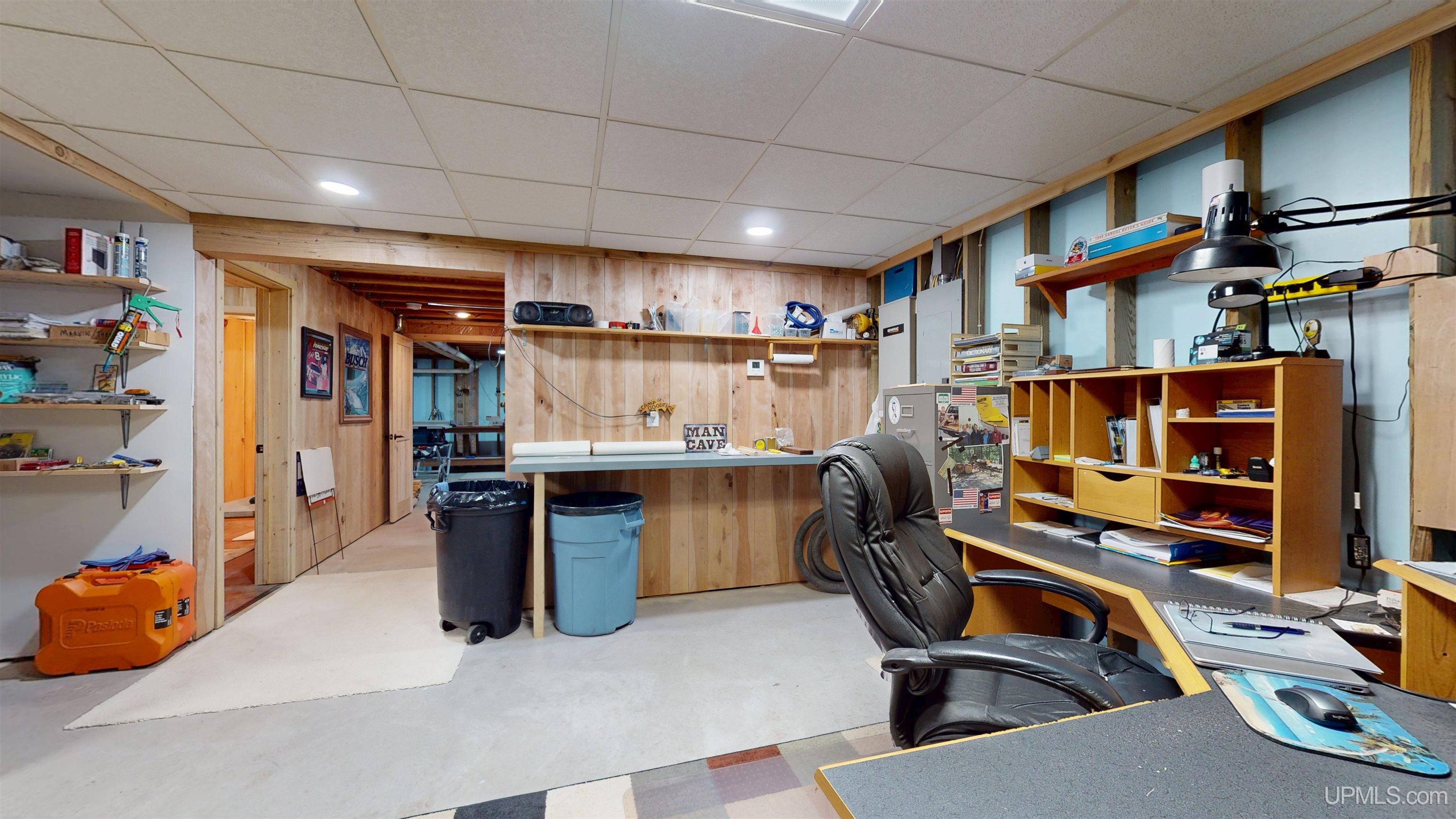 Marquette, Michigan, 49855, United States, 2 Bedrooms Bedrooms, ,4 BathroomsBathrooms,Residential,For Sale,1892873