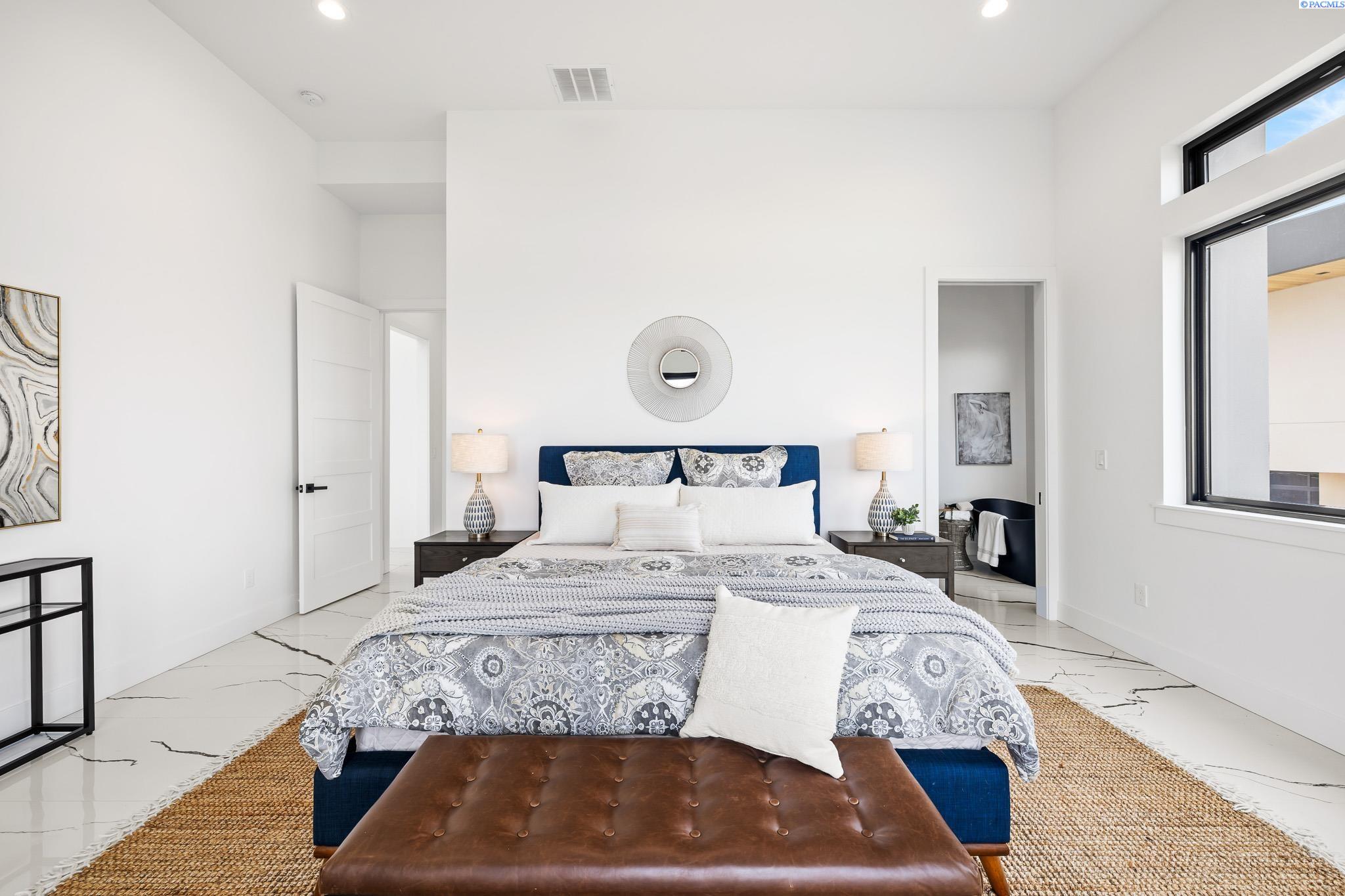 Kennewick, Washington, 99338, United States, 4 Bedrooms Bedrooms, ,6 BathroomsBathrooms,Residential,For Sale,1981644