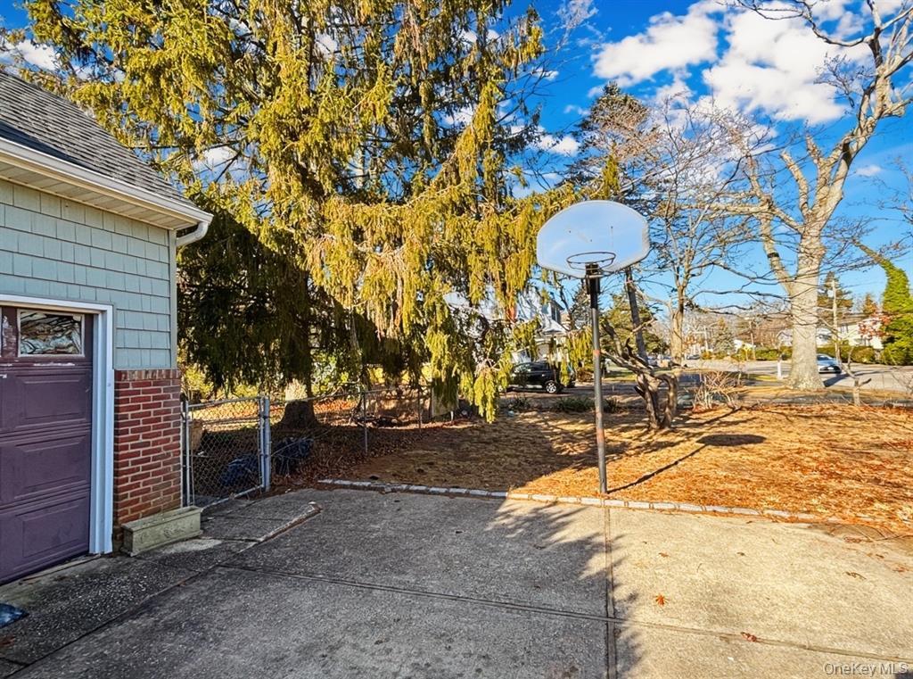 Bay Shore, New York, 11706, United States, 4 Bedrooms Bedrooms, ,1 BathroomBathrooms,Residential,For Sale,2011302