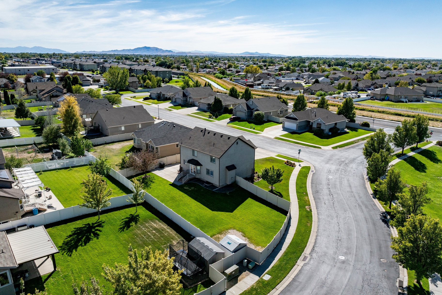  Fantastic Floor Plan in Great West Haven Location - 物件實景