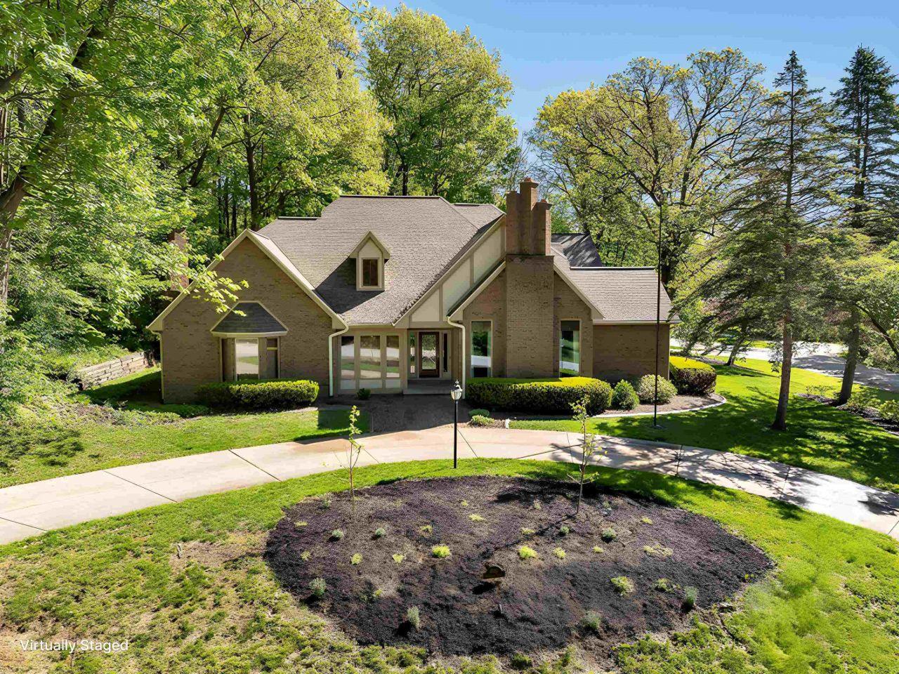 GREEN BAY, Wisconsin, 54313, United States, 5 Bedrooms Bedrooms, ,4 BathroomsBathrooms,Residential,For Sale,1768354