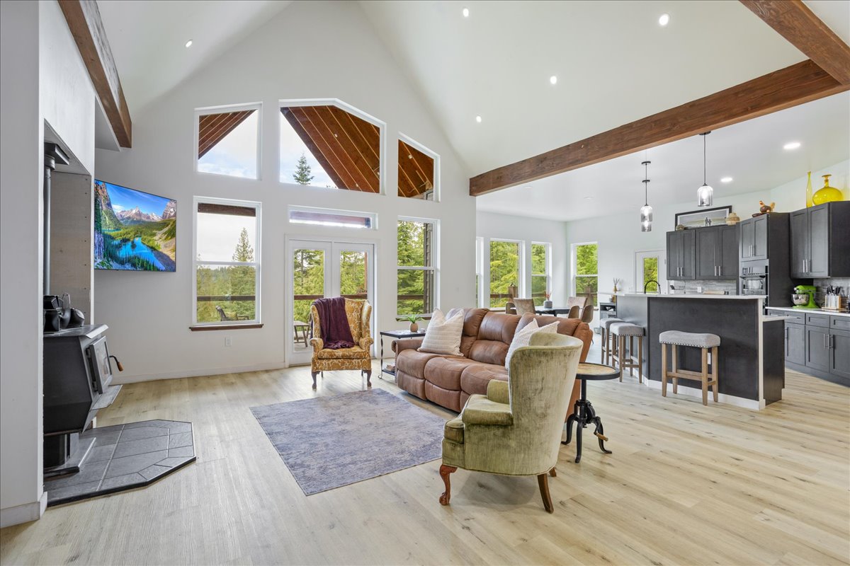 Sagle, Idaho, 83860, United States, 3 Bedrooms Bedrooms, ,4 BathroomsBathrooms,Residential,For Sale,1976949