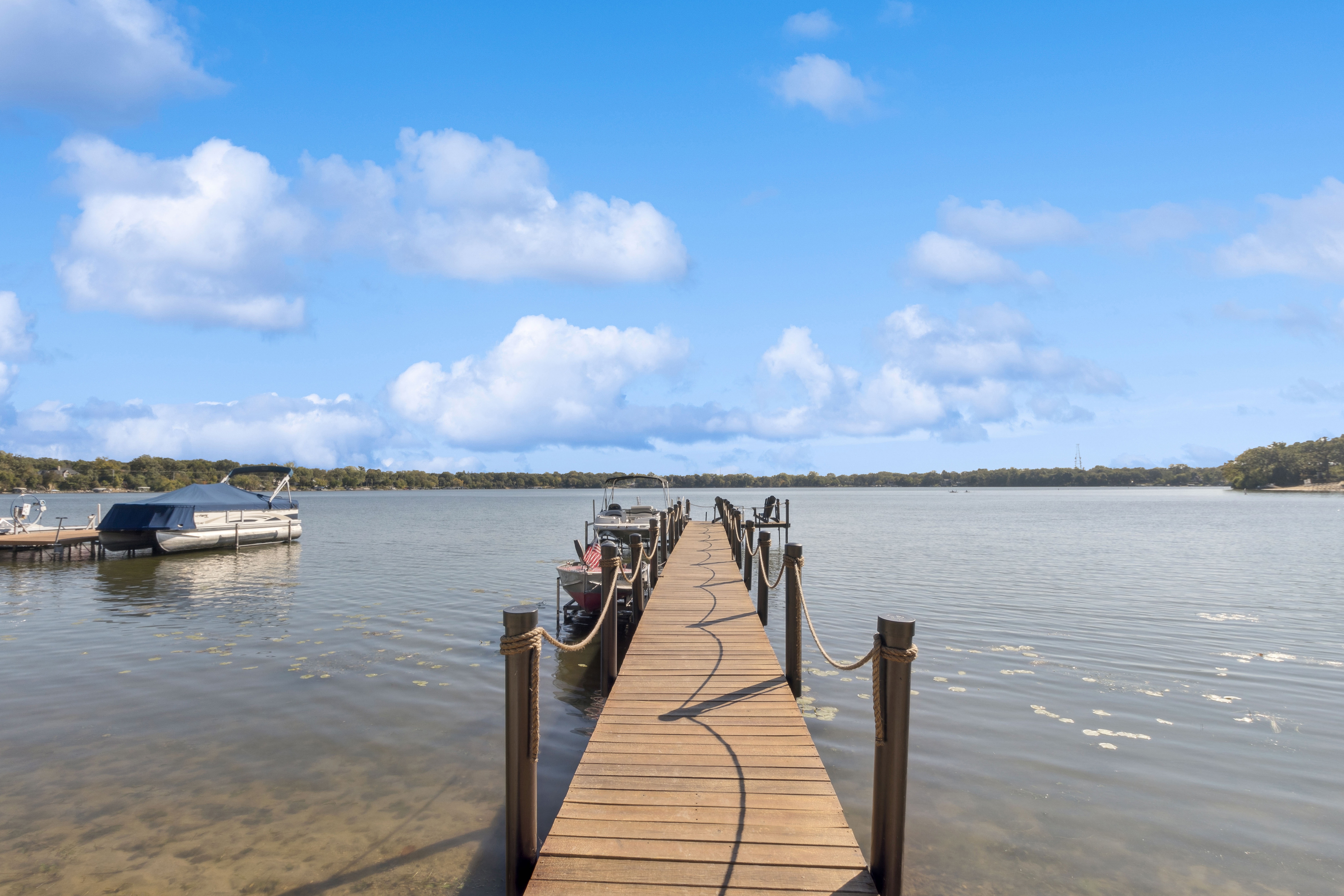  Experience the Uultimate Lakefront Lifestyle in this Legacy Home - 物件實景