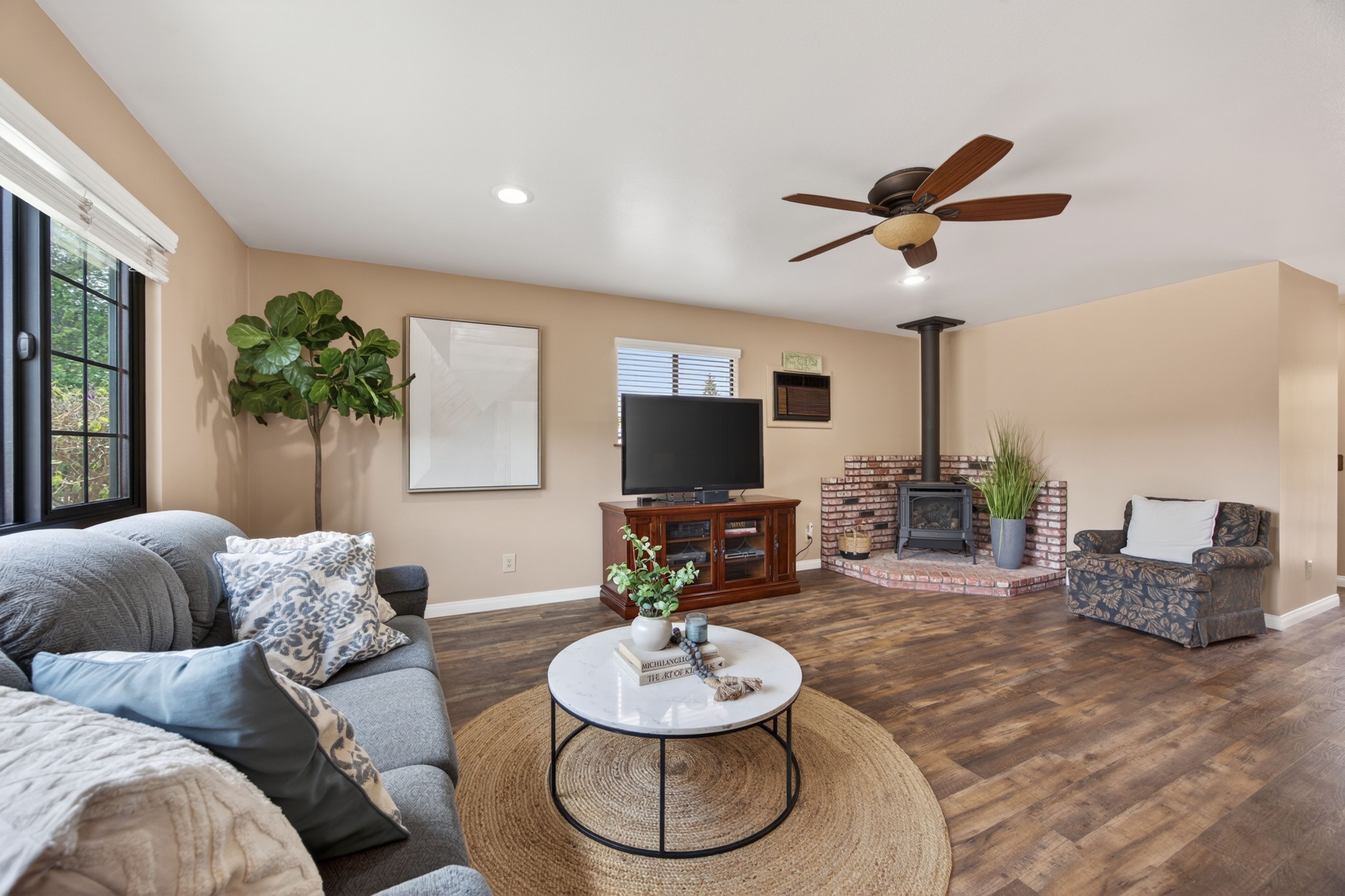  245 East Oak View Avenue, Oak View, CA 93022 - 物件實景