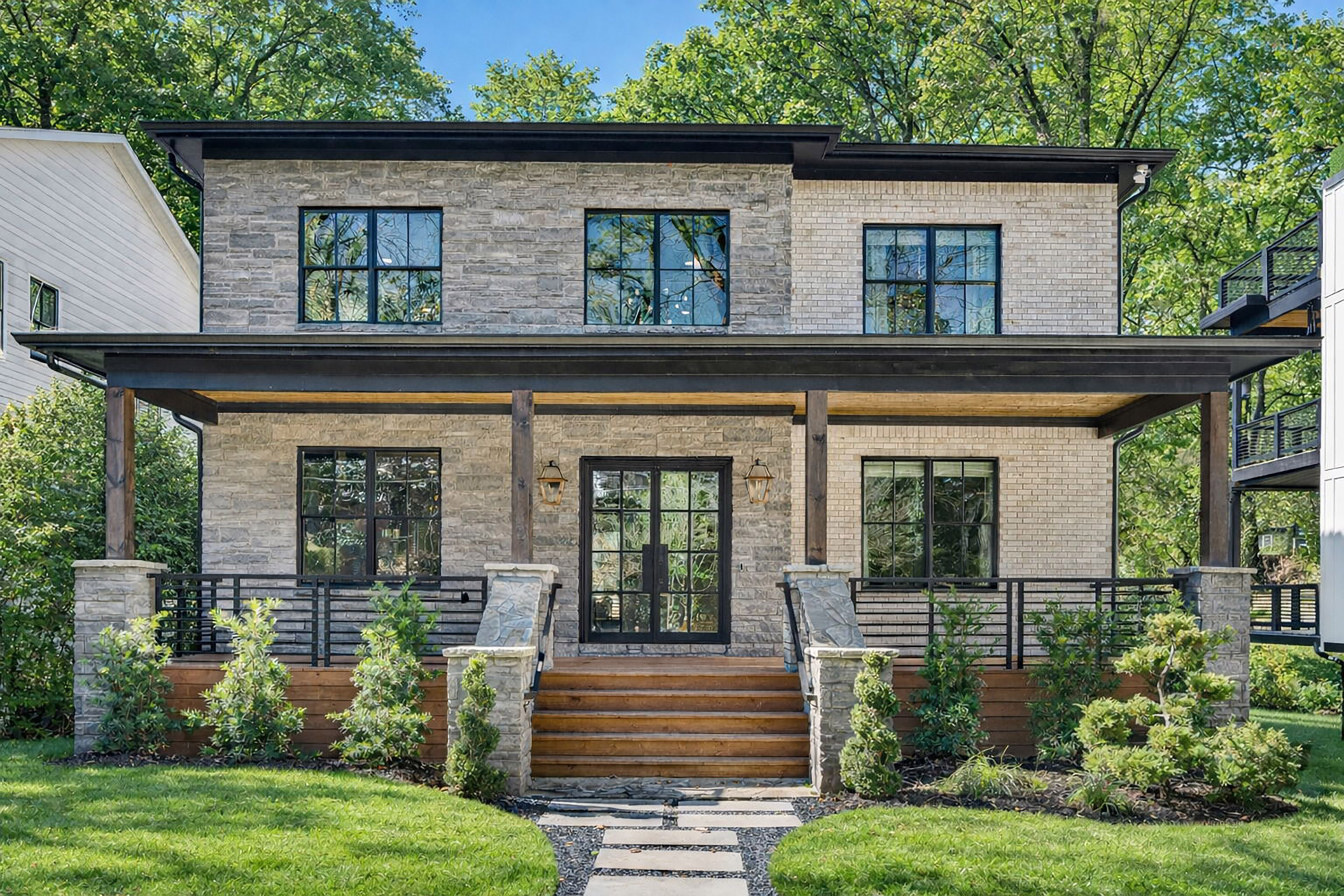  Striking Three Story Custom-built Home Redefines Modern Luxury - 物件實景