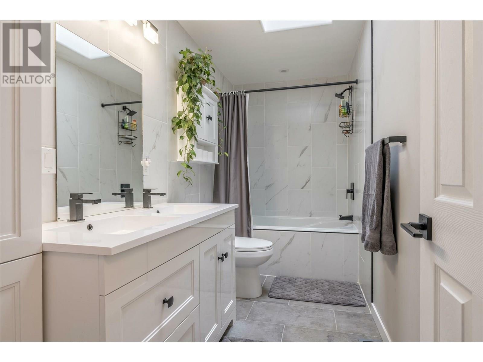 SPALLUMCHEEN, British Columbia, V4Y 0S6, CA, 3 Bedrooms Bedrooms, ,3 BathroomsBathrooms,Residential,For Sale,1874999
