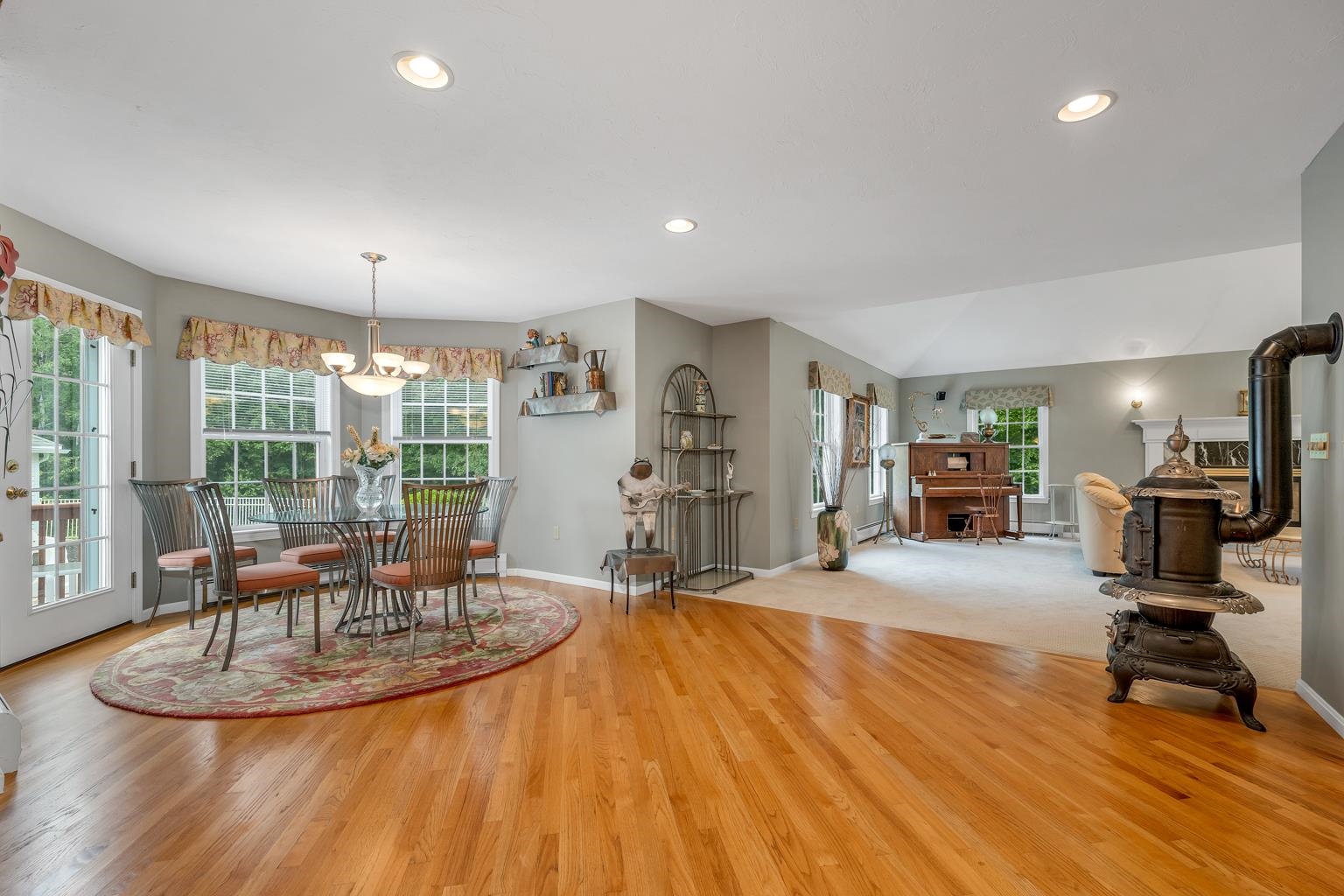Gilford, New Hampshire, 03249, United States, 4 Bedrooms Bedrooms, ,4 BathroomsBathrooms,Residential,For Sale,1857235