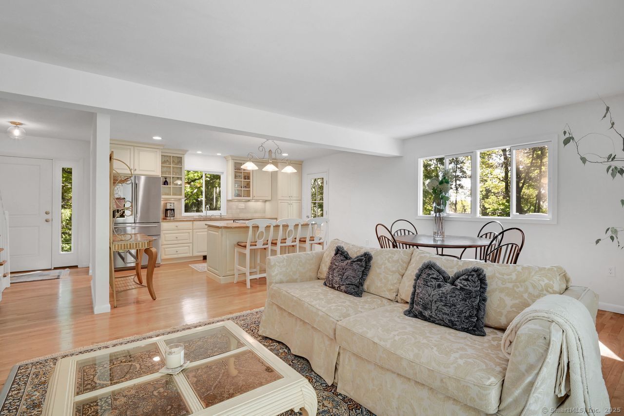 Newtown, Connecticut, 06470, United States, 3 Bedrooms Bedrooms, ,2 BathroomsBathrooms,Residential,For Sale,1941987