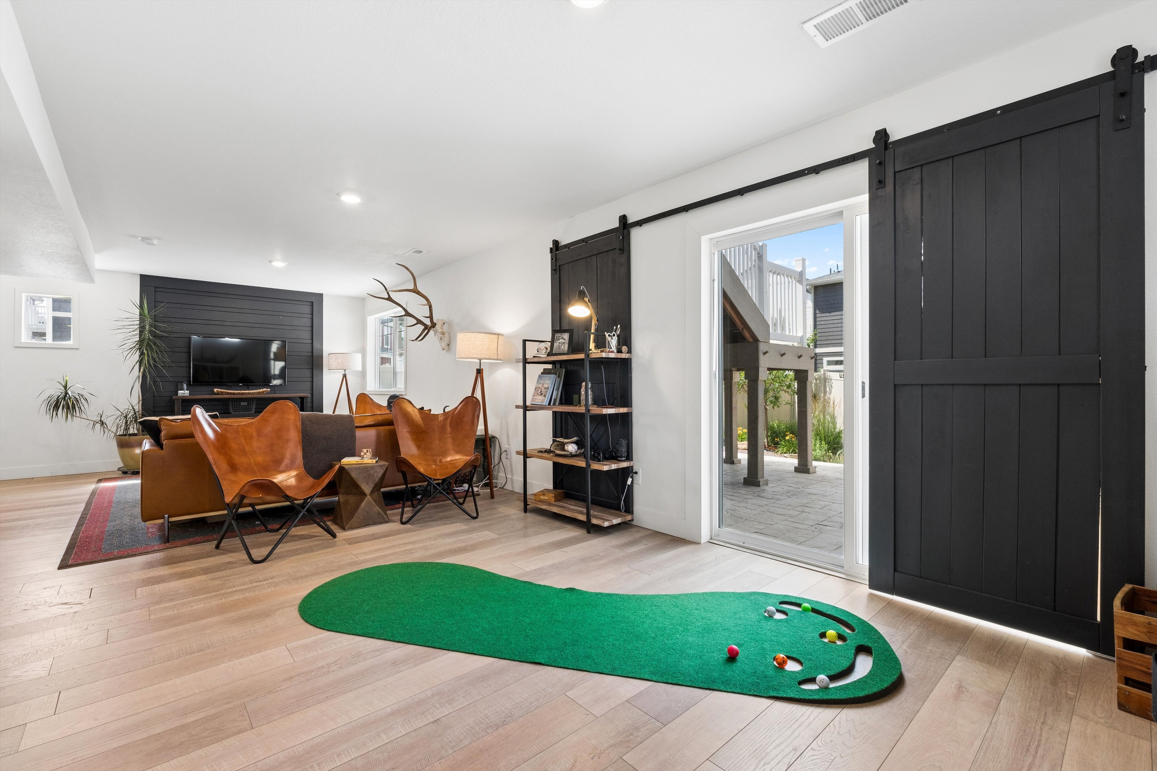 Highly Sought-after Volante Model Carriage House in Erie Highlands - 物件實景