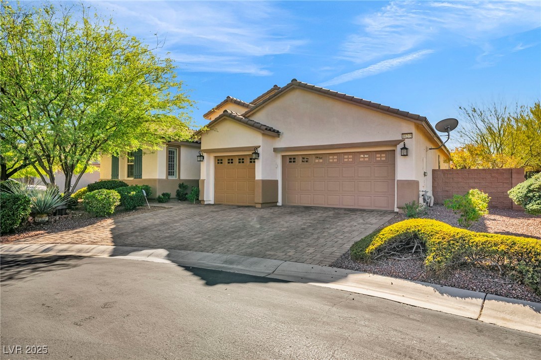 Las Vegas, Nevada, 89166, United States, 3 Bedrooms Bedrooms, ,2 BathroomsBathrooms,Residential,For Sale,1989414