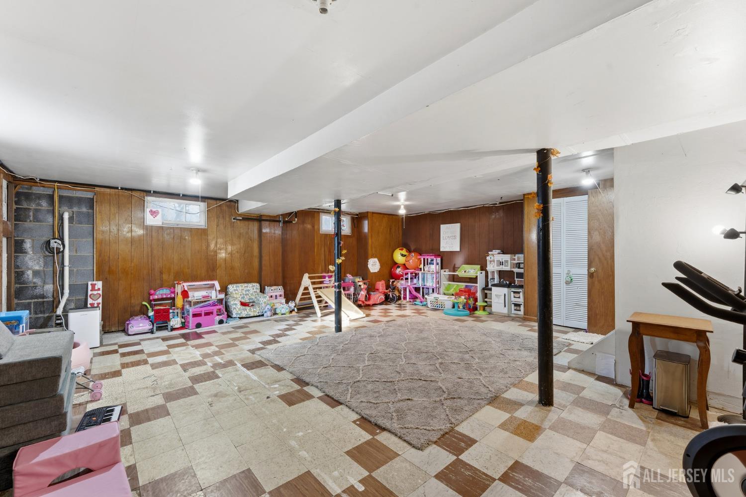 Piscataway, New Jersey, 08854, United States, 3 Bedrooms Bedrooms, ,2 BathroomsBathrooms,Residential,For Sale,1989136