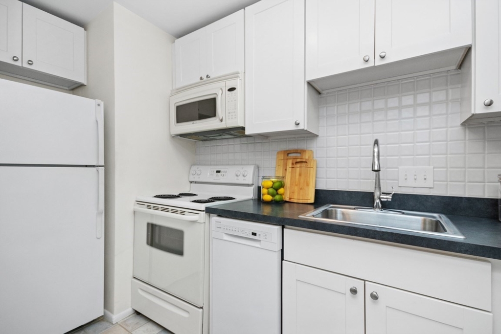 Brookline, Massachusetts, 02445, United States, 1 Bedroom Bedrooms, ,1 BathroomBathrooms,Residential,For Sale,1934572