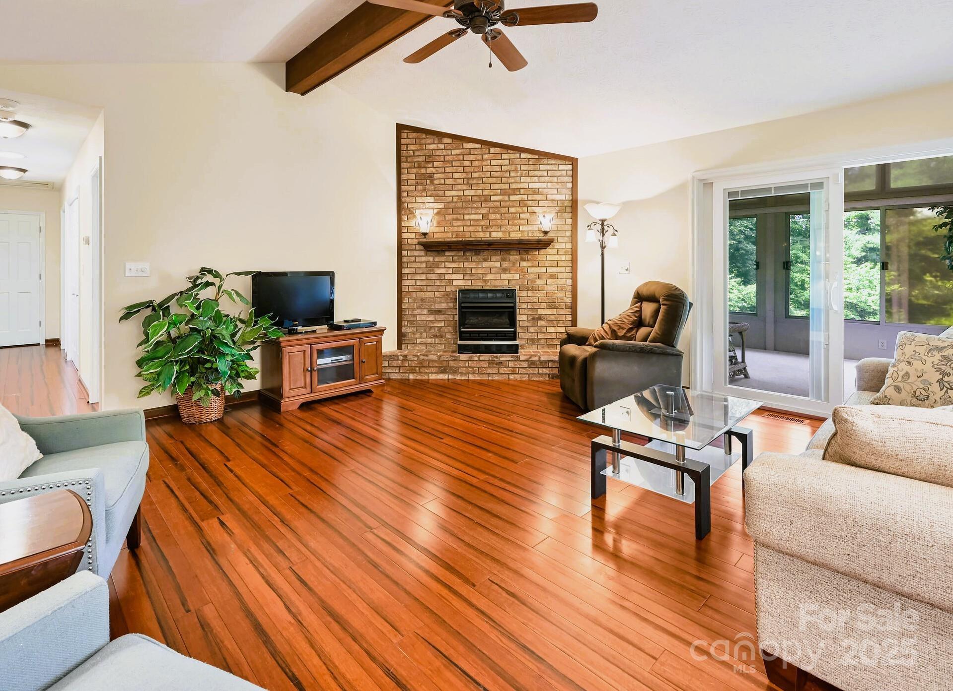 Hendersonville, North Carolina, 28739, United States, 3 Bedrooms Bedrooms, ,3 BathroomsBathrooms,Residential,For Sale,1890960