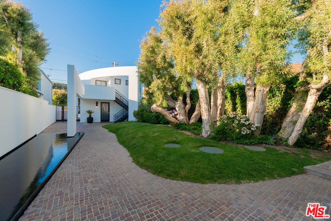 Malibu, California, 90265, United States, 4 Bedrooms Bedrooms, ,6 BathroomsBathrooms,Residential,For Sale,1912115