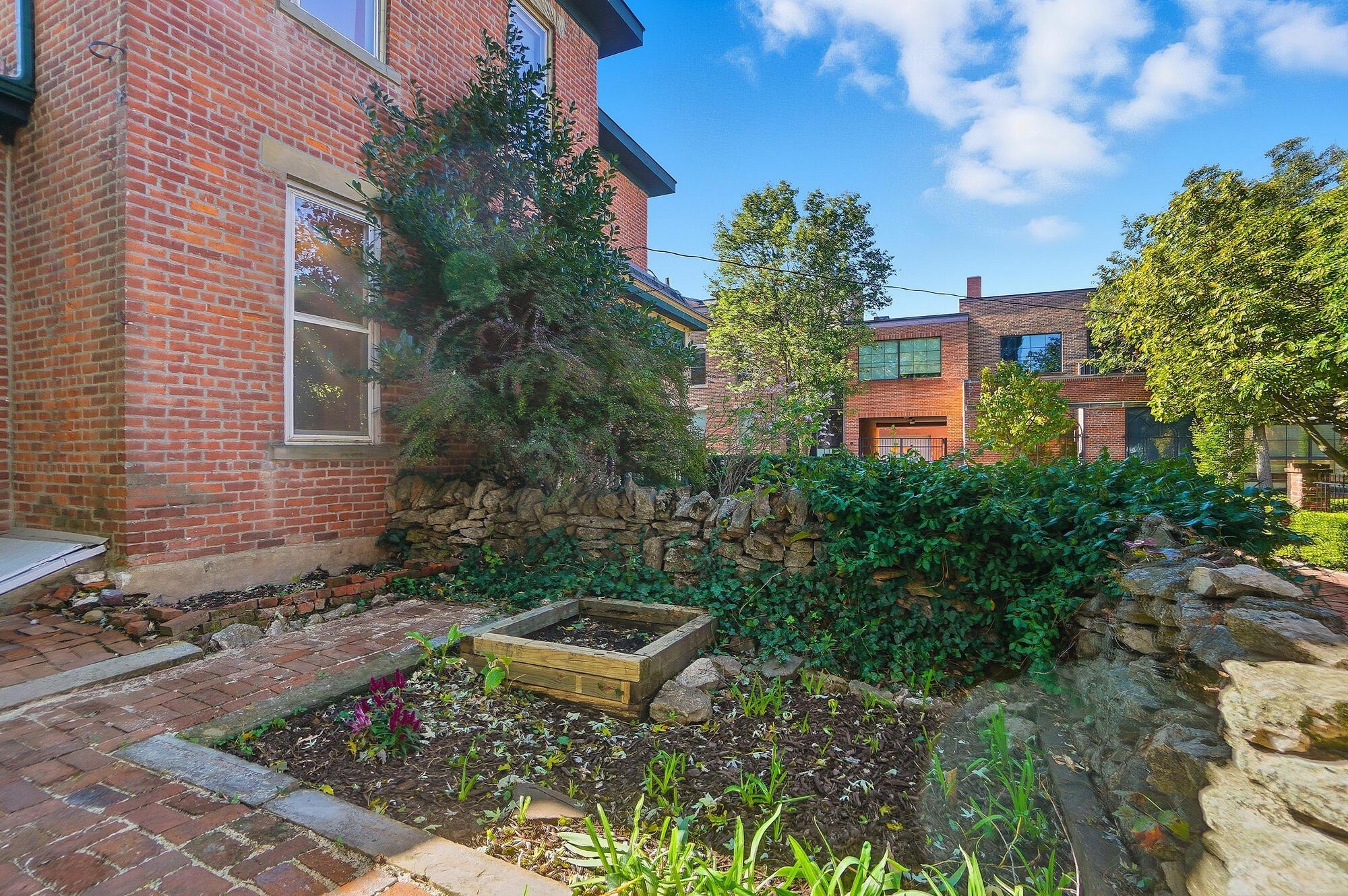 Columbus, Ohio, 43206, United States, 2 Bedrooms Bedrooms, ,2 BathroomsBathrooms,Residential,For Sale,1970918