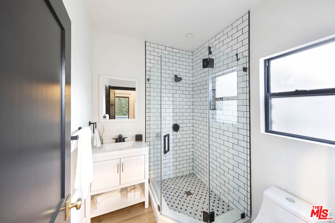 Los Angeles, California, 90048, United States, 4 Bedrooms Bedrooms, ,2 BathroomsBathrooms,Residential,For Sale,1862475