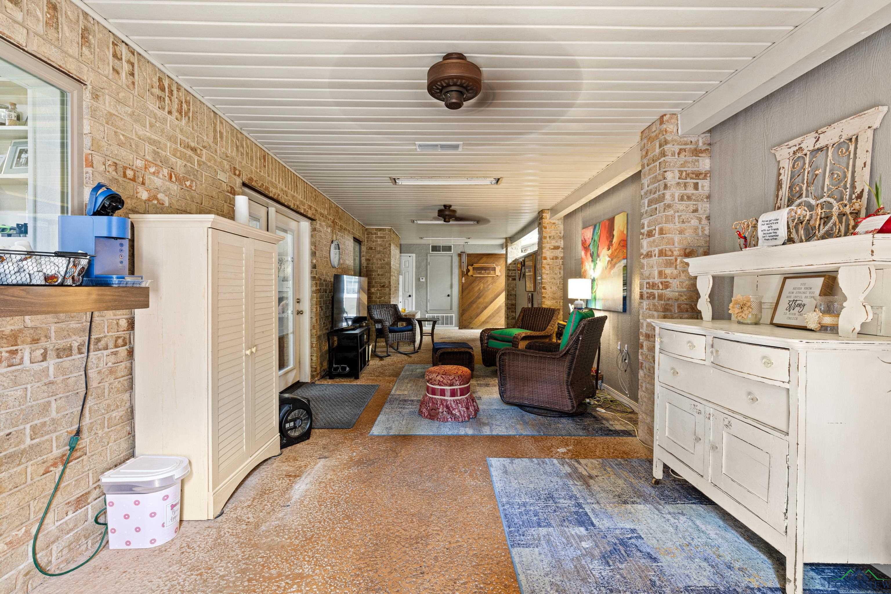 Kilgore, Texas, 75662, United States, 4 Bedrooms Bedrooms, ,3 BathroomsBathrooms,Residential,For Sale,1949860