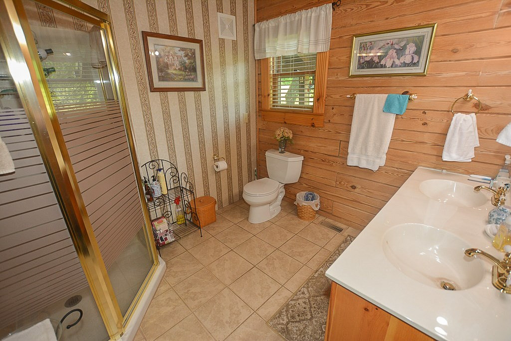 Sevierville, Tennessee, 37876, United States, 2 Bedrooms Bedrooms, ,2 BathroomsBathrooms,Residential,For Sale,1976513