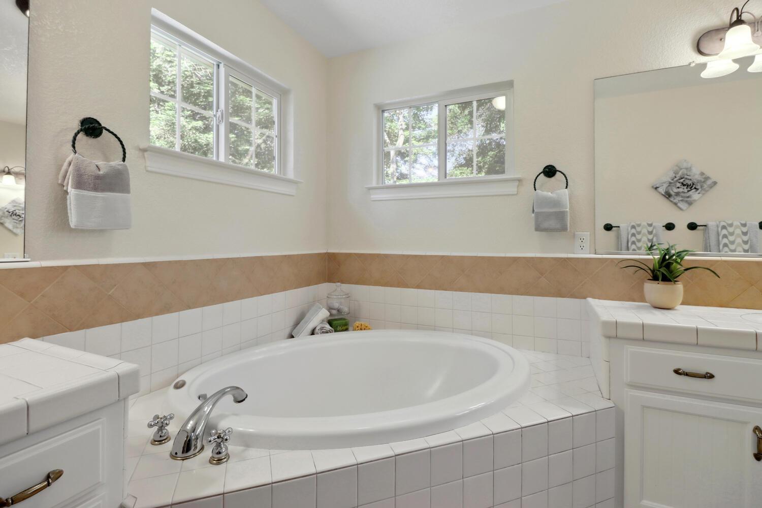 Davis, California, 95618, United States, 4 Bedrooms Bedrooms, ,3 BathroomsBathrooms,Residential,For Sale,1828068