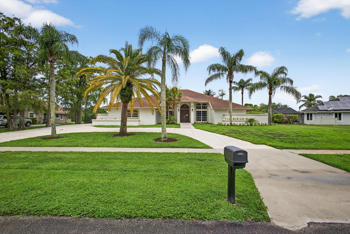 Wellington, Florida, 33414, United States, 5 Bedrooms Bedrooms, ,4 BathroomsBathrooms,Residential,For Sale,1978857