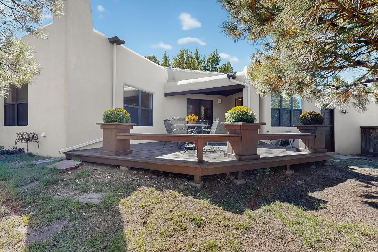 Santa Fe, New Mexico, 87507, United States, 3 Bedrooms Bedrooms, ,2 BathroomsBathrooms,Residential,For Sale,1955311