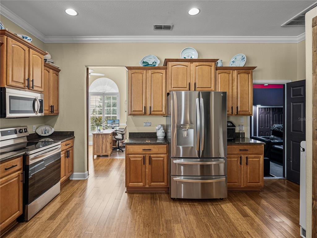 Lakeland, Florida, 33812, United States, 4 Bedrooms Bedrooms, ,3 BathroomsBathrooms,Residential,For Sale,1898596