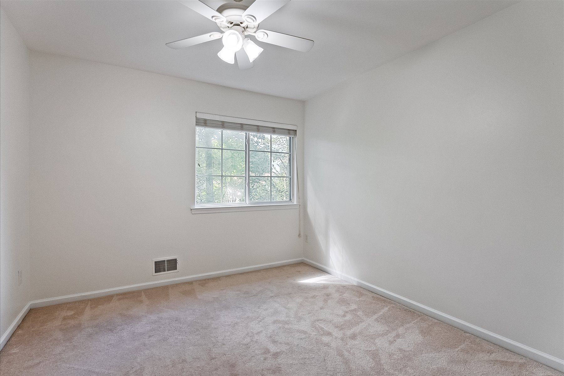 ?Country Oaks? Colonial Home Provides Comfort and Space in a Great Location - 物件實景