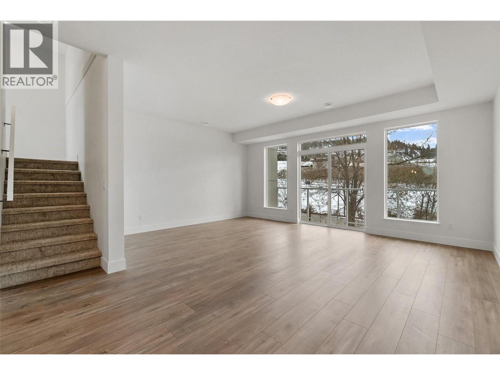 KELOWNA, British Columbia, V1V 2E6, CA, 4 Bedrooms Bedrooms, ,3 BathroomsBathrooms,Residential,For Sale,1960761