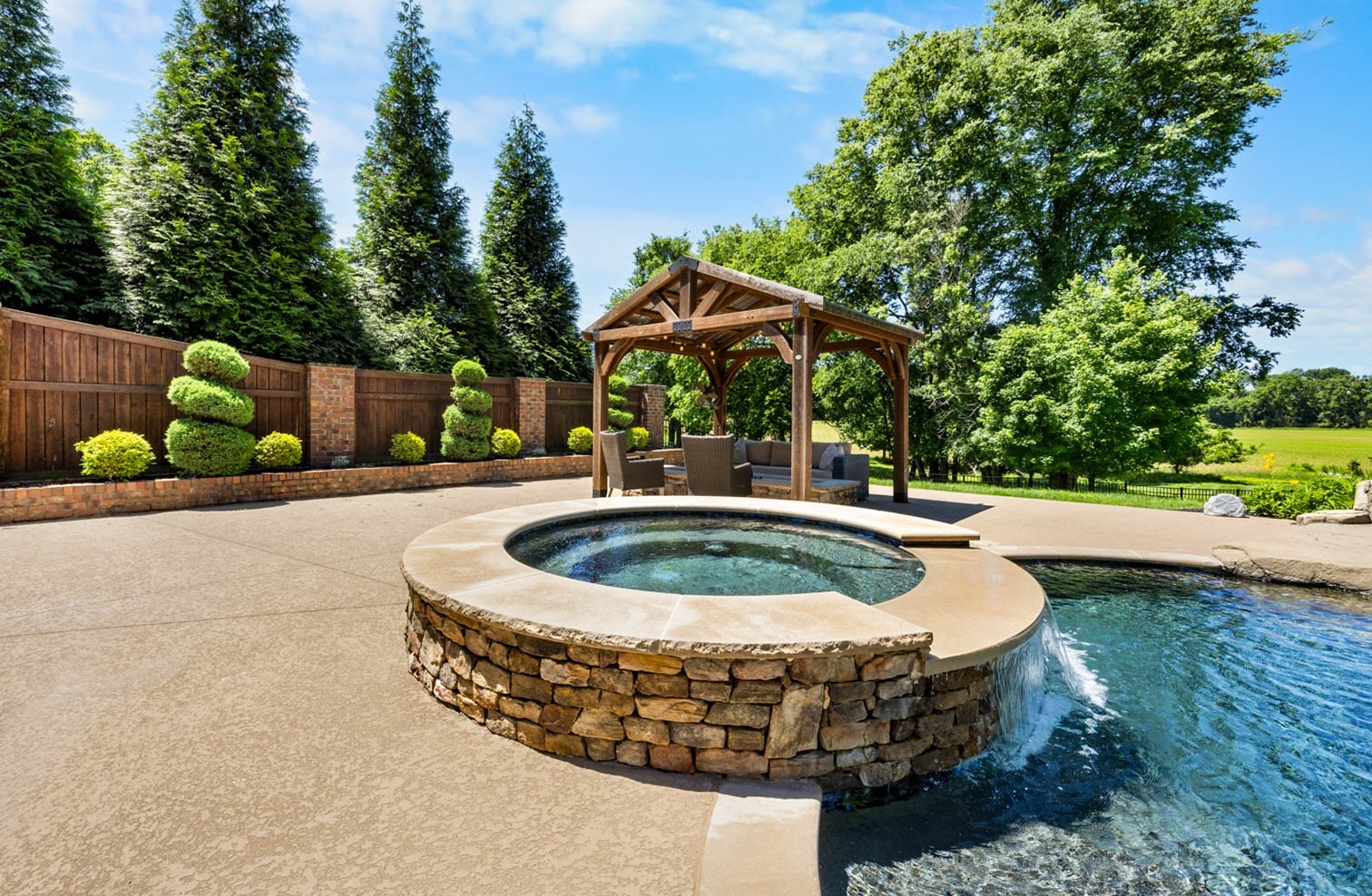 Clarksville, Tennessee, 37043, United States, 4 Bedrooms Bedrooms, ,5 BathroomsBathrooms,Residential,For Sale,1997798