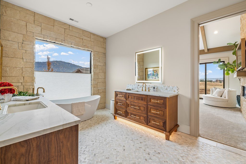 McCall, Idaho, 83638, United States, 5 Bedrooms Bedrooms, ,5 BathroomsBathrooms,Residential,For Sale,1989949