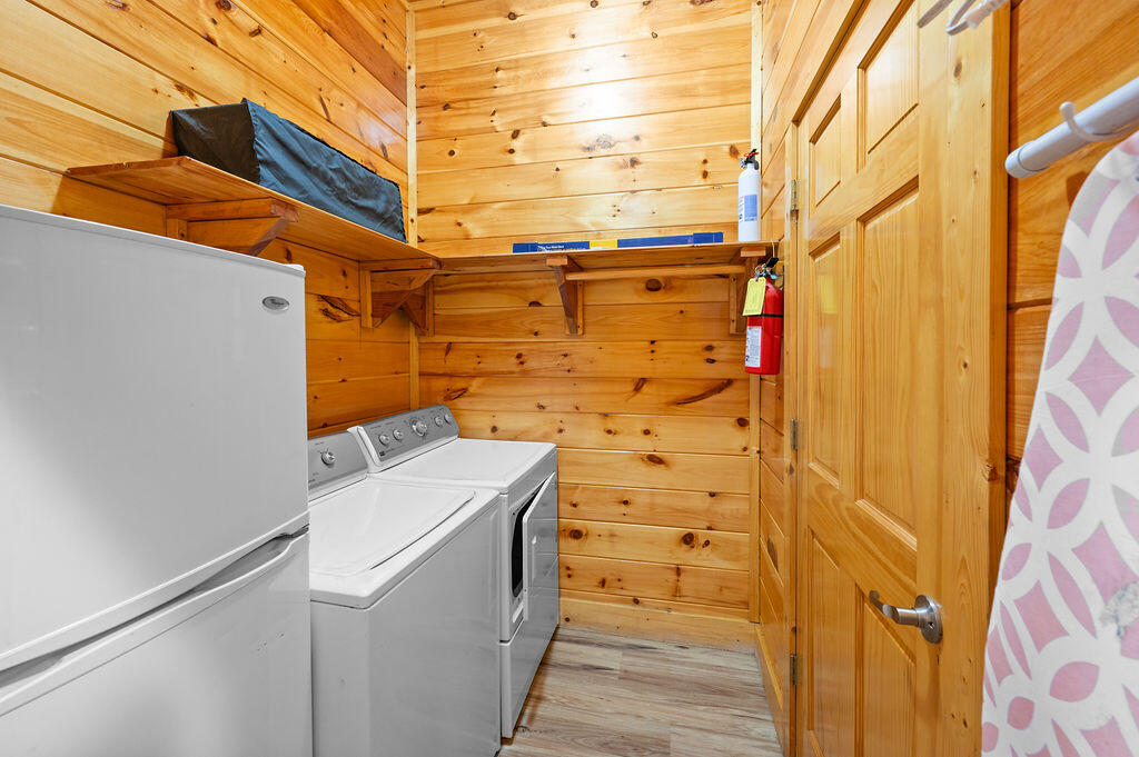 Gatlinburg, Tennessee, 37738, United States, 5 Bedrooms Bedrooms, ,6 BathroomsBathrooms,Residential,For Sale,1981295