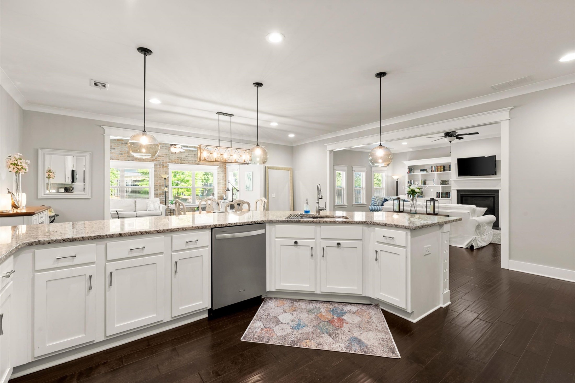  One-of-a-kind Home Offers an Exceptional Blend of Space, Style, and Upgrades - 物件實景