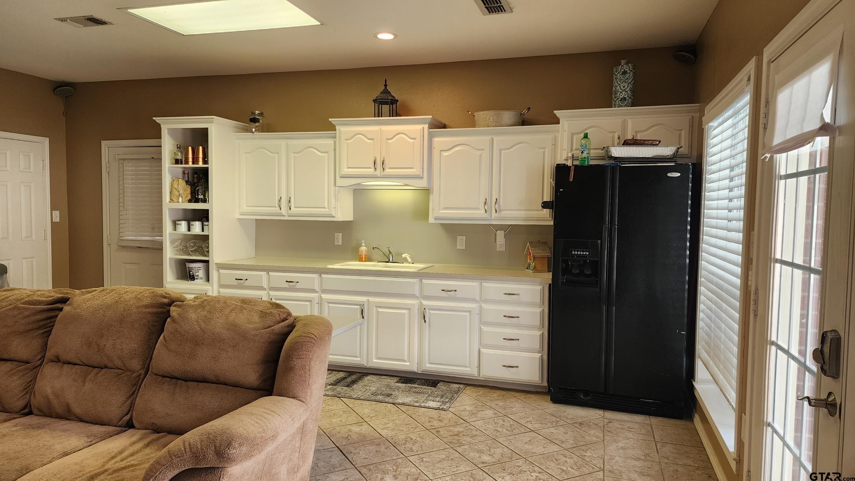 Pittsburg, Texas, 75686, United States, 4 Bedrooms Bedrooms, ,4 BathroomsBathrooms,Residential,For Sale,1880641