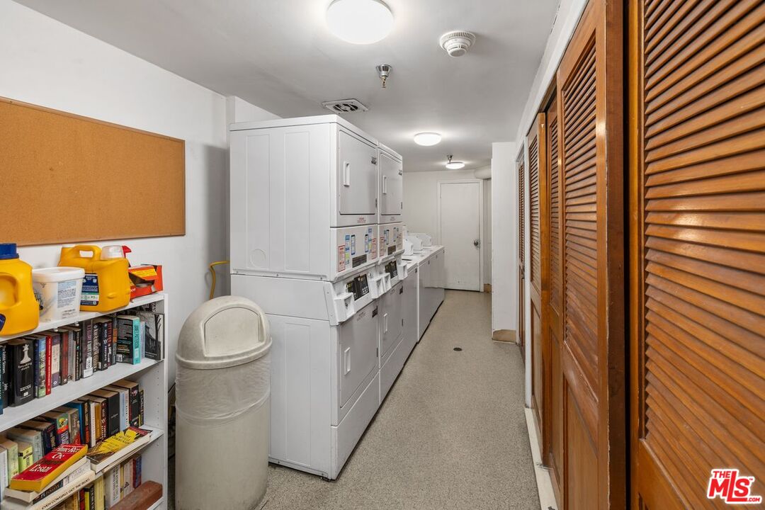 Los Angeles, California, 90068, United States, 2 Bedrooms Bedrooms, ,2 BathroomsBathrooms,Residential,For Sale,1939987