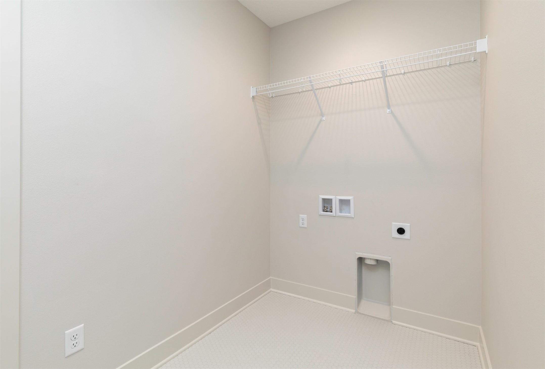 Clive, Iowa, 50325, United States, 5 Bedrooms Bedrooms, ,3 BathroomsBathrooms,Residential,For Sale,1910418