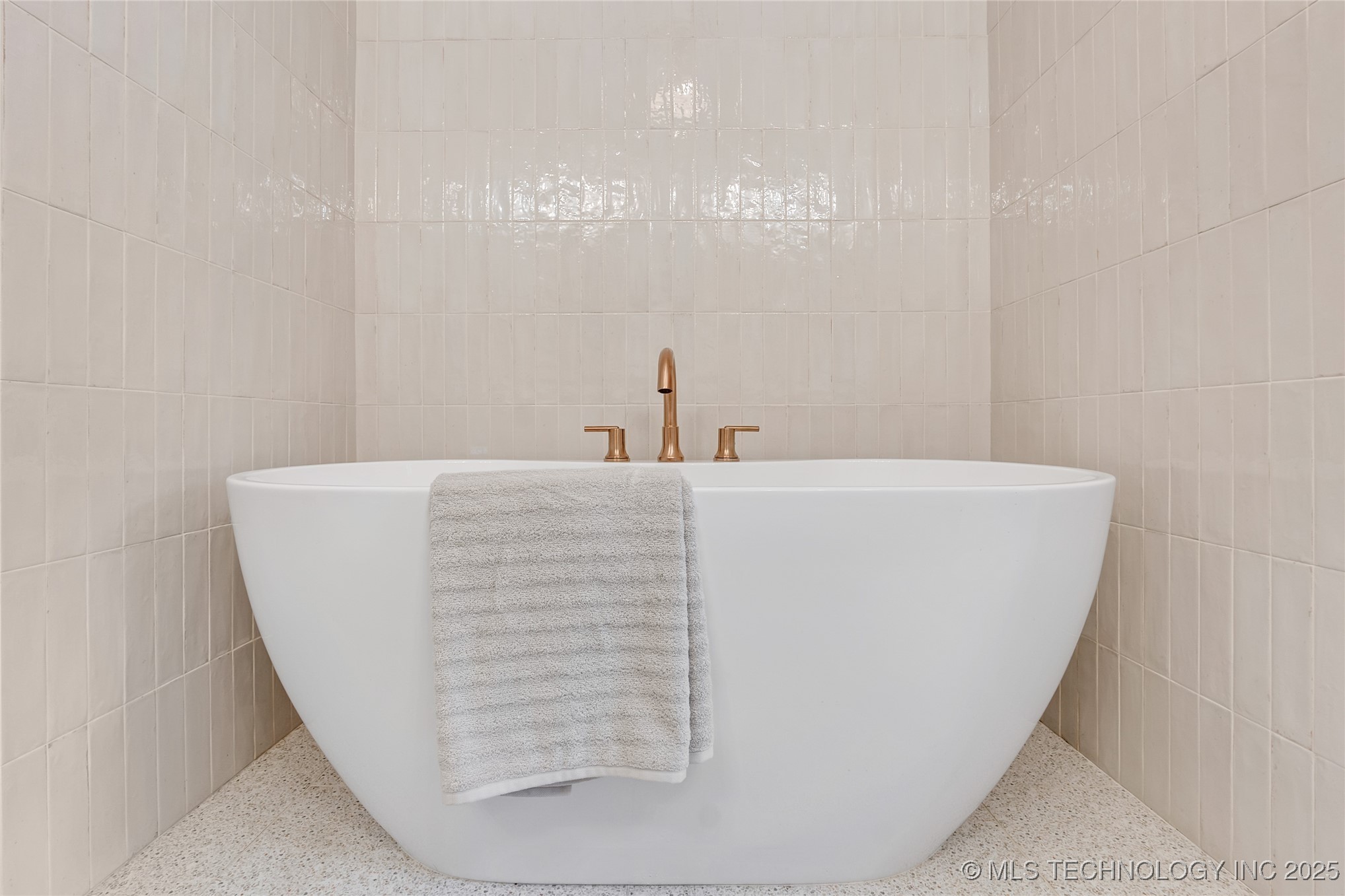 Tulsa, Oklahoma, 74120, United States, 3 Bedrooms Bedrooms, ,3 BathroomsBathrooms,Residential,For Sale,1989379