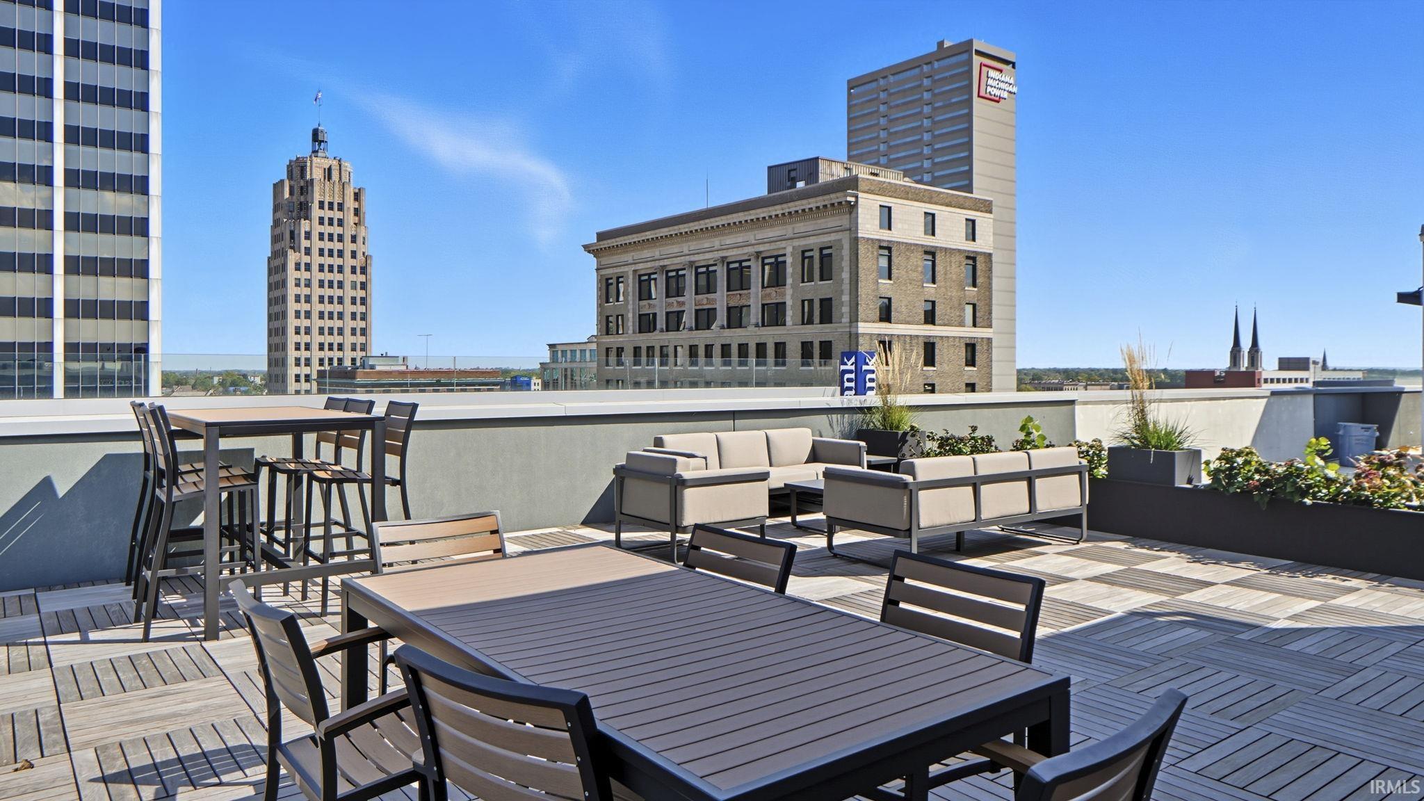 Fort Wayne, Indiana, 46802, United States, 2 Bedrooms Bedrooms, ,3 BathroomsBathrooms,Residential,For Sale,1987044