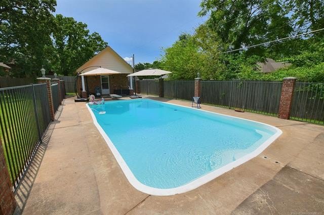 Tahlequah, Oklahoma, 74464, United States, 5 Bedrooms Bedrooms, ,5 BathroomsBathrooms,Residential,For Sale,1977859