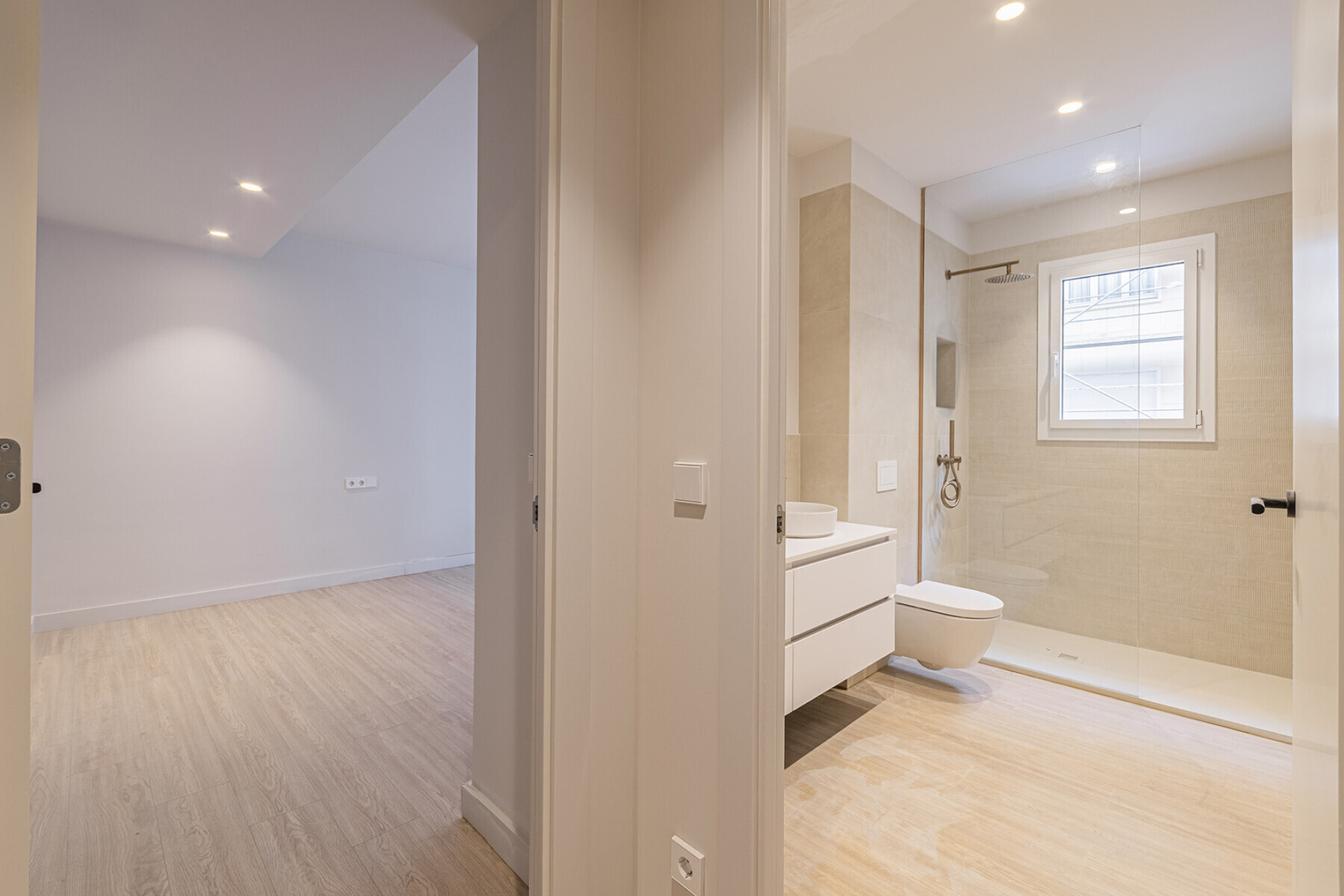  Fantastic renovated apartment with large garden at the living room level - 物件實景