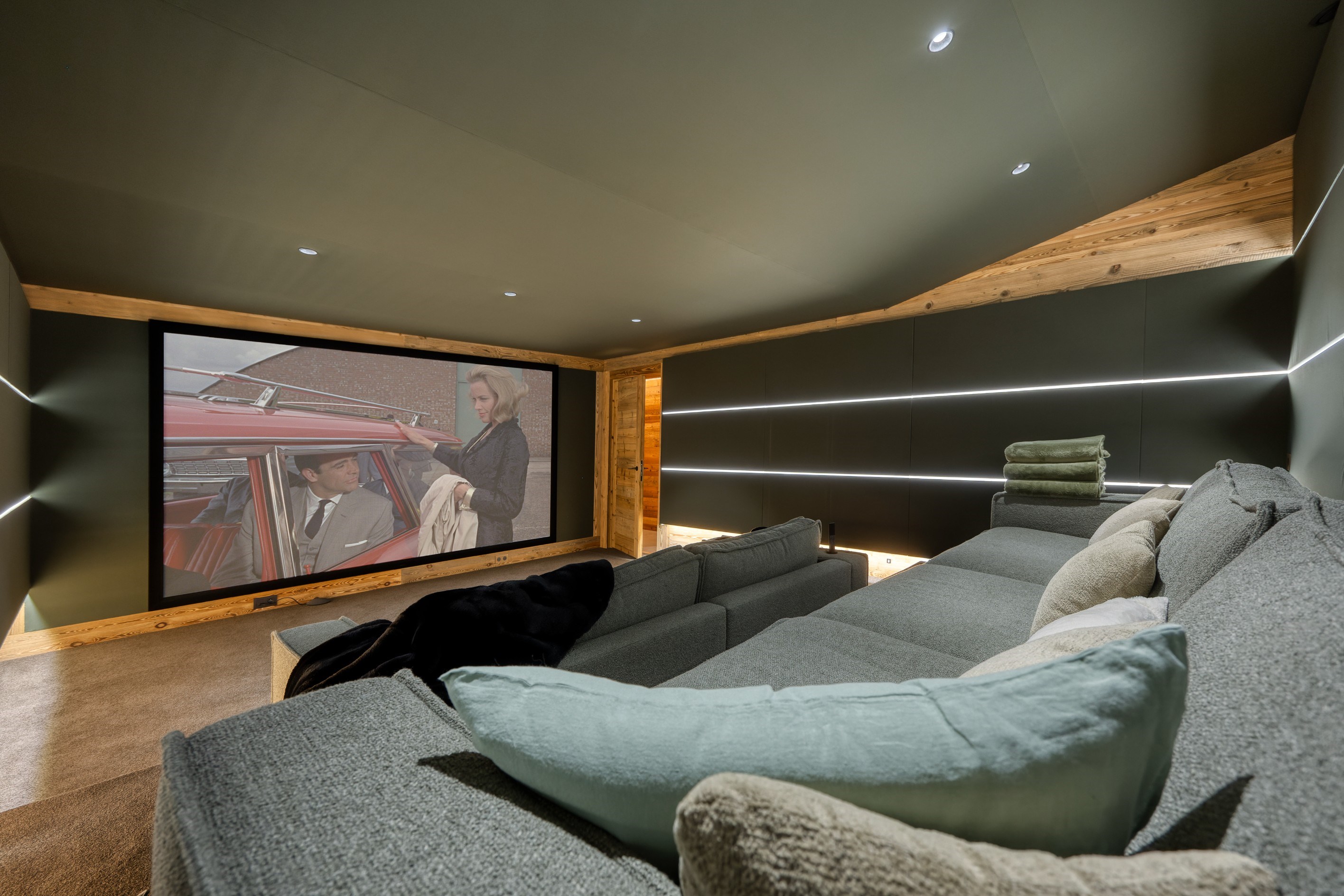  Chalet Louisa - Traditional alpine chalet at Mont d