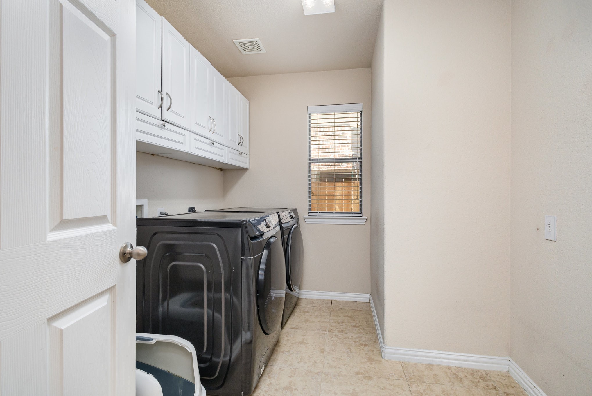 Roanoke, Texas, 76262, United States, 4 Bedrooms Bedrooms, ,3 BathroomsBathrooms,Residential,For Sale,1963102