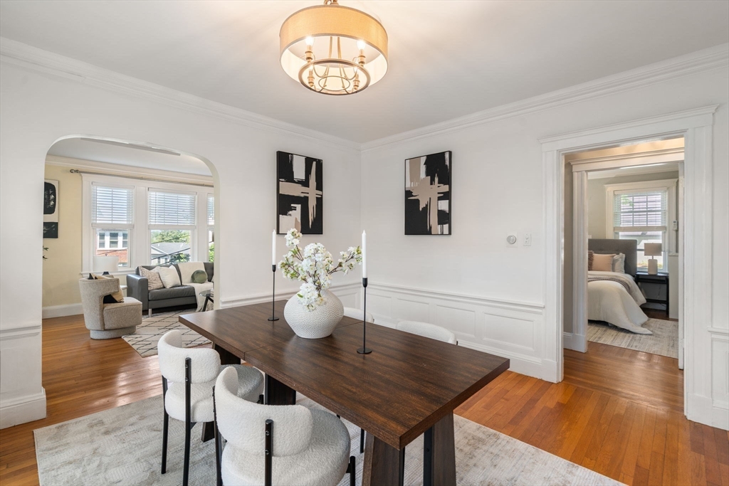 Newton, Massachusetts, 02458, United States, 2 Bedrooms Bedrooms, ,2 BathroomsBathrooms,Residential,For Sale,1906436