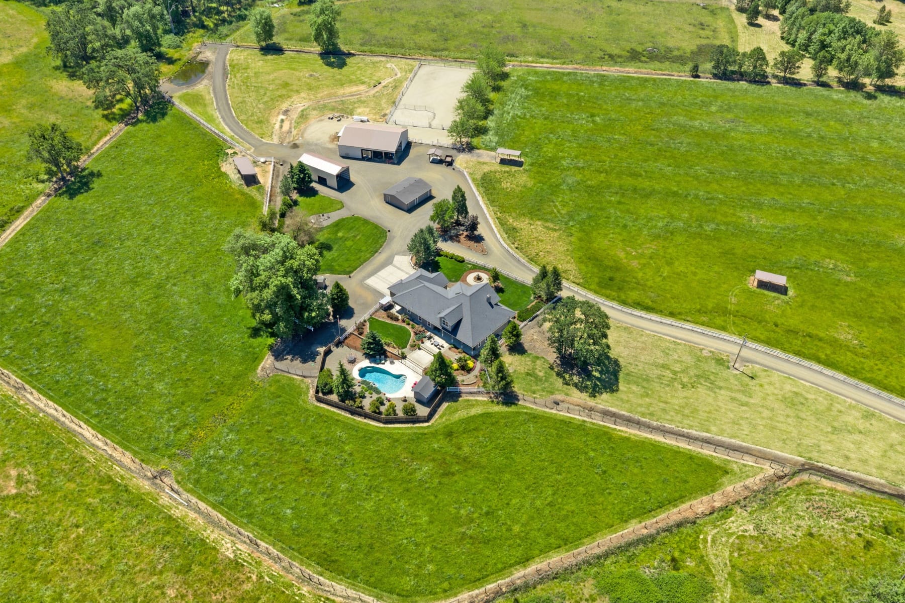  163 Hidden Valley Drive Eagle Point, OR 97524 - 物件實景